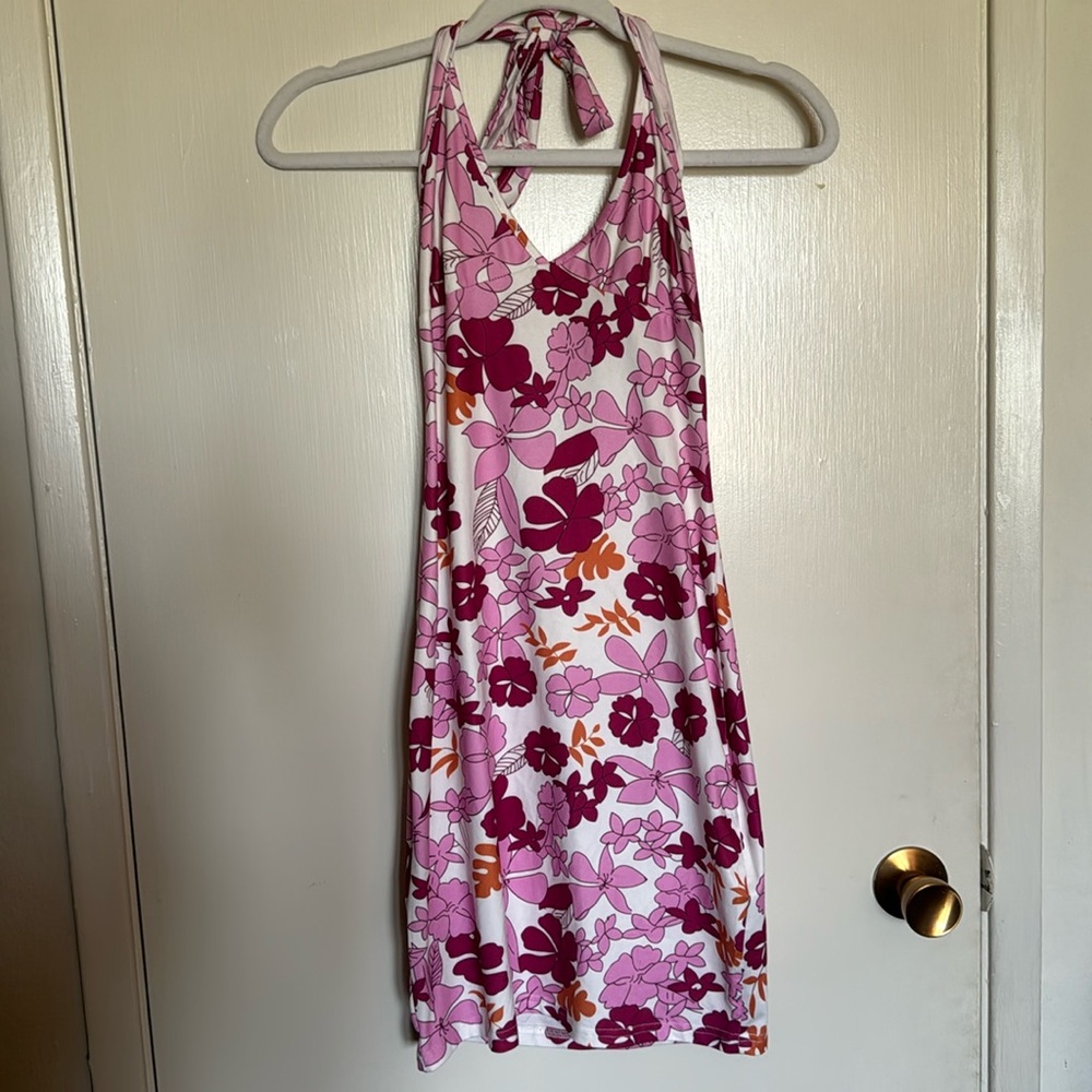Hibiscus tie-halter mini dress 🩷🌺